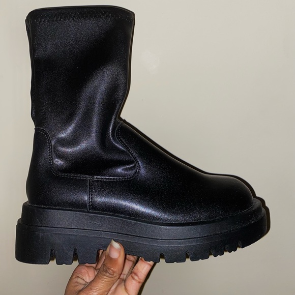 BRAND NEW Platforms leather boots - Picture 3 of 6